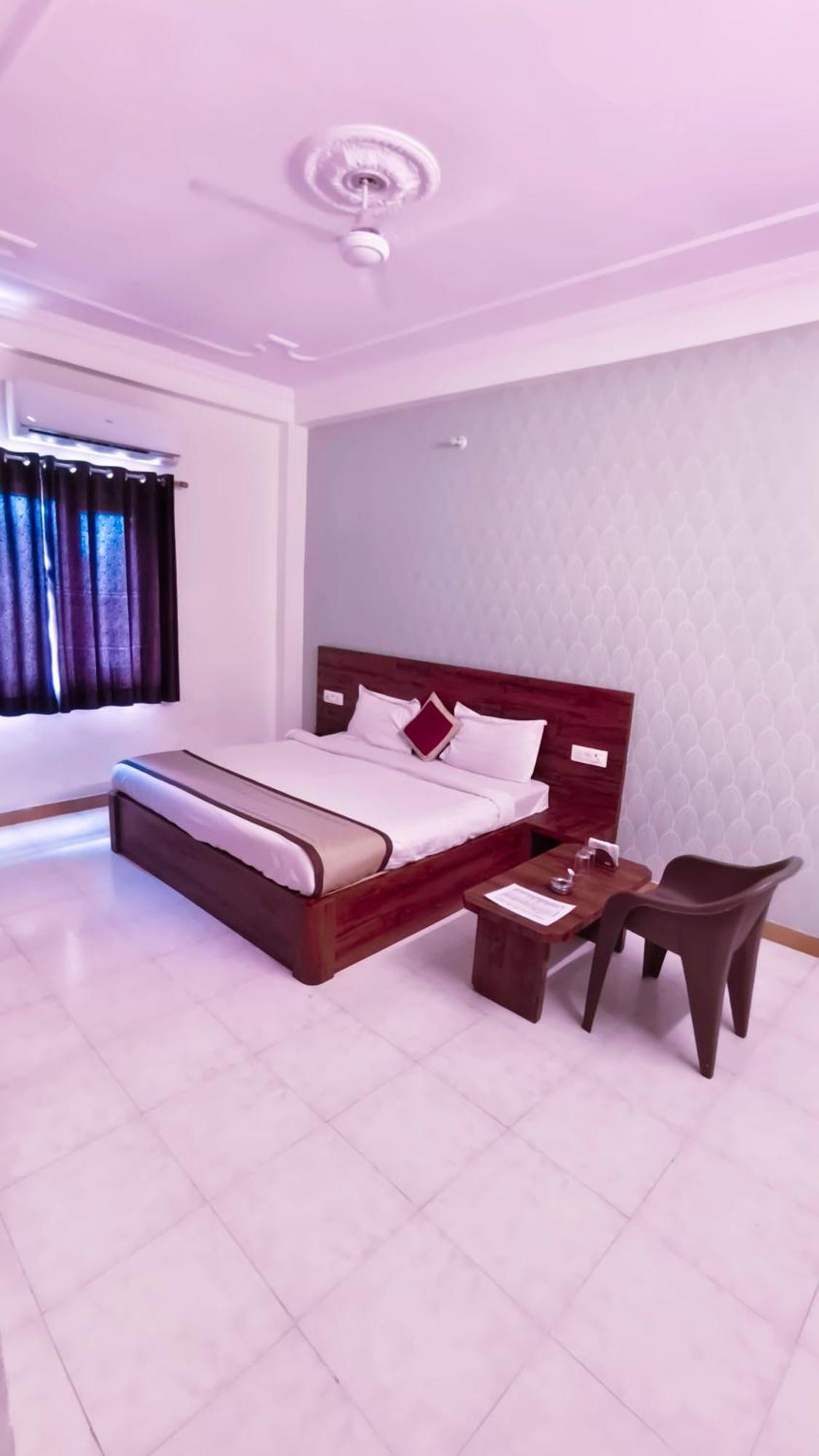 Elegant, Near Mansarovar, 3* Jaipur