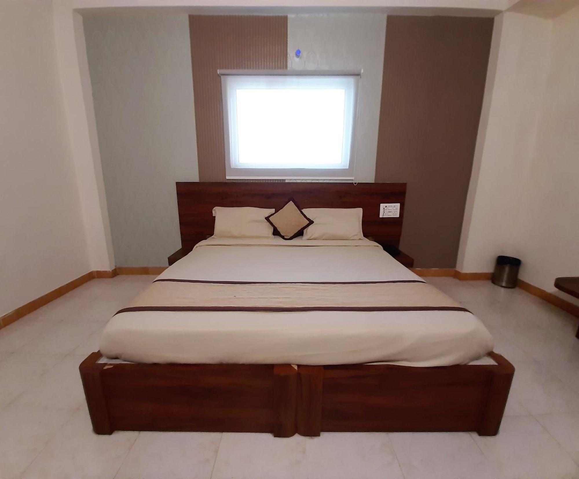 Elegant, Near Mansarovar, 3* Jaipur