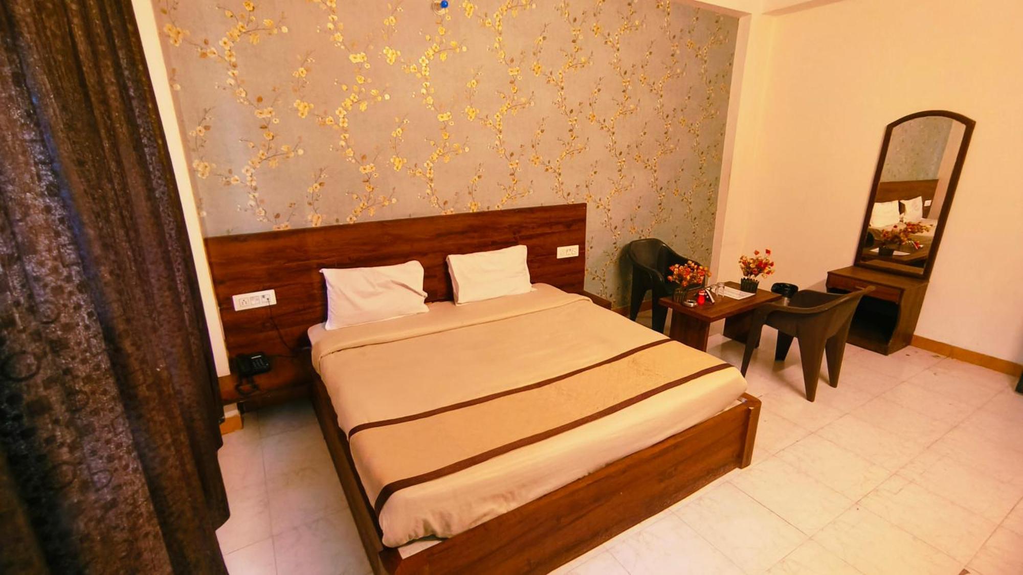 Elegant, Near Mansarovar, Hotel 3*
