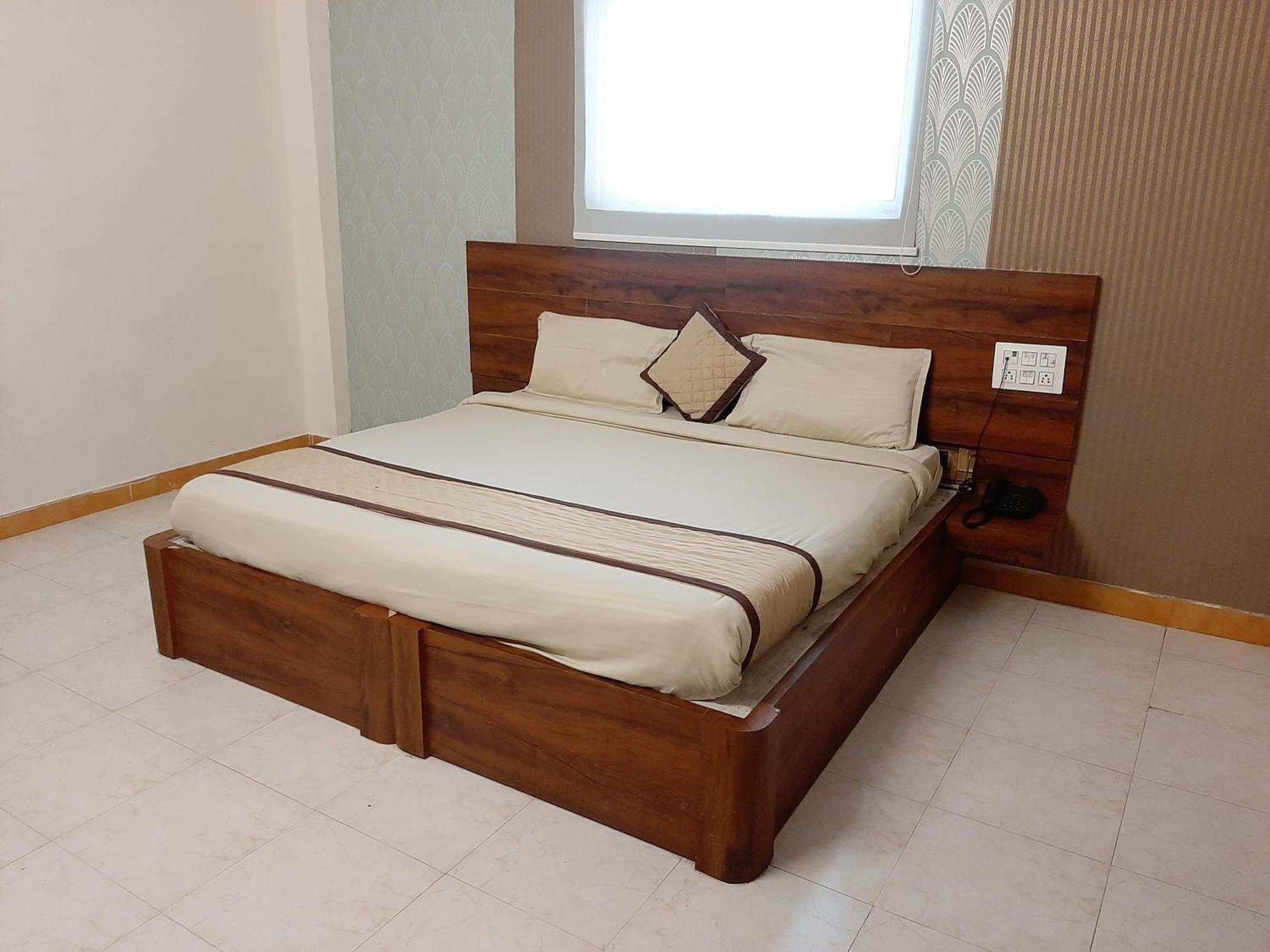 Elegant, Near Mansarovar, Hotel