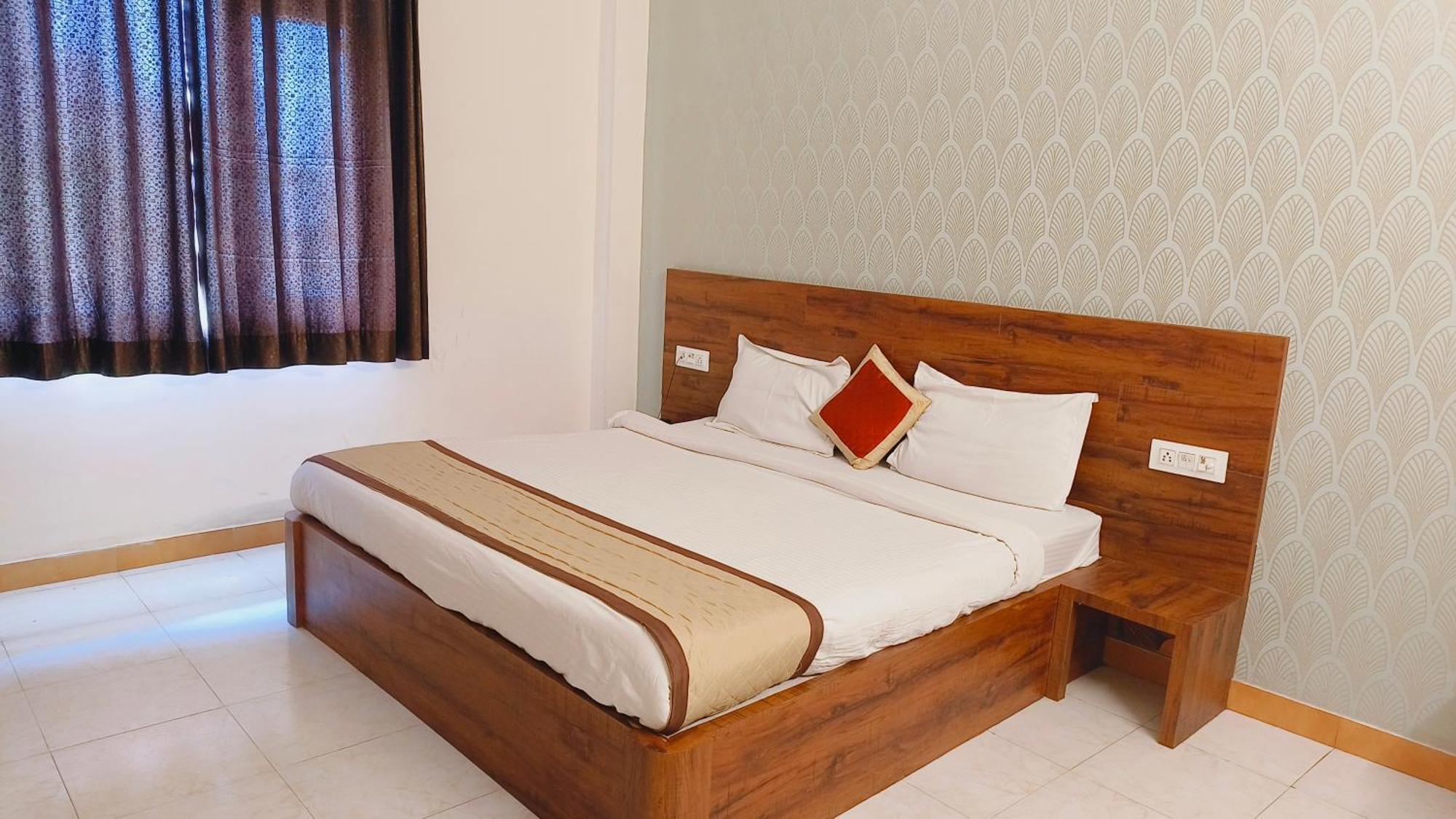 Elegant, Near Mansarovar, Hotel Jaipur